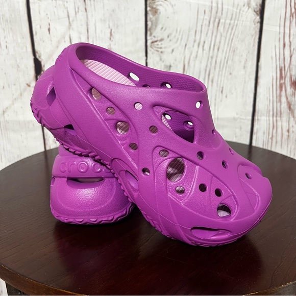 CROCS Women's Vibrant Purple Clogs - Picture 2 of 14